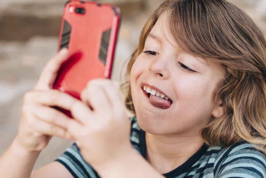 whatsapp tracking for child safety